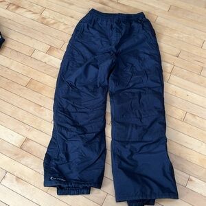 Small men’s black dot snow pants